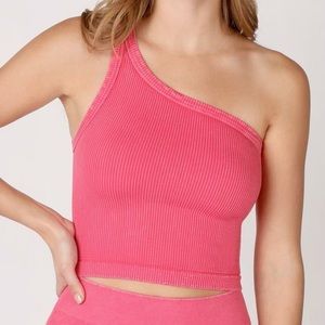 Nikibiki Crop Top